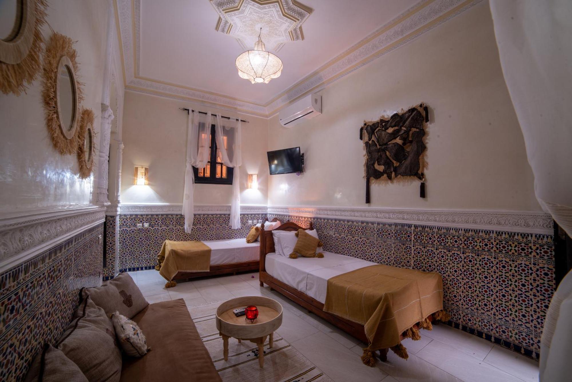 Arabesque Guest house *