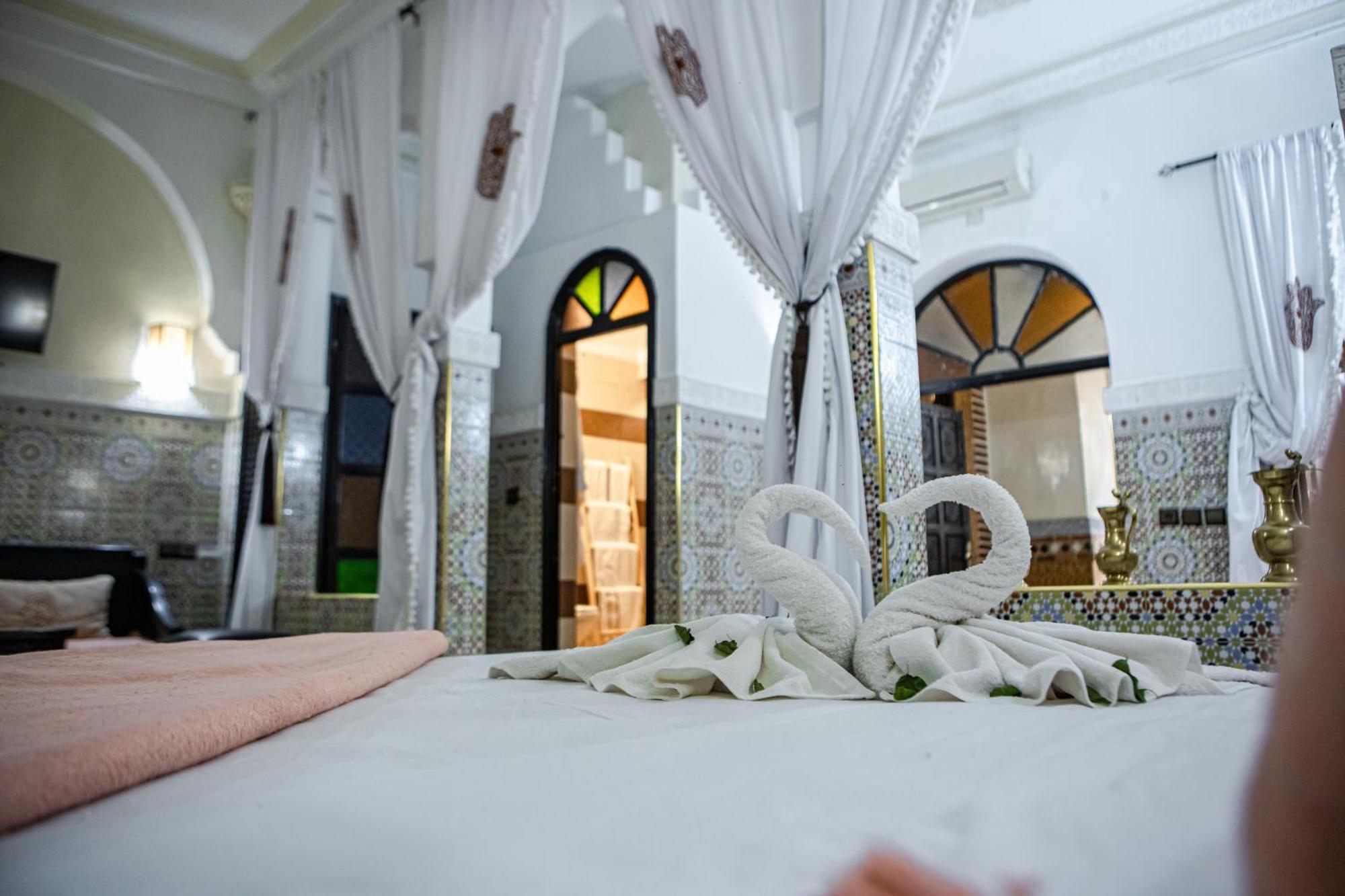 Arabesque Guest house *